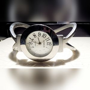 Geneva watch MCM design hinged bangle watch #mcm #genevawatch need battery